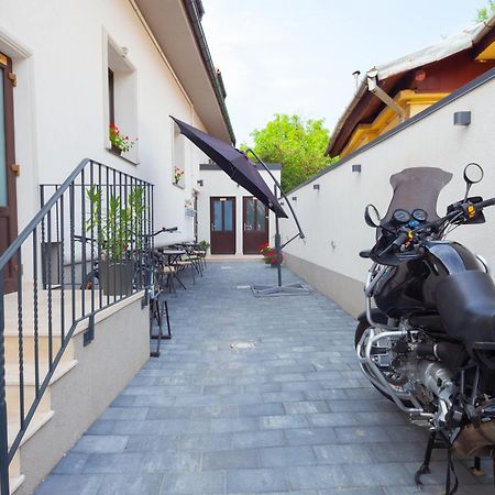 Arini White House Apartment Sibiu Bagian luar foto