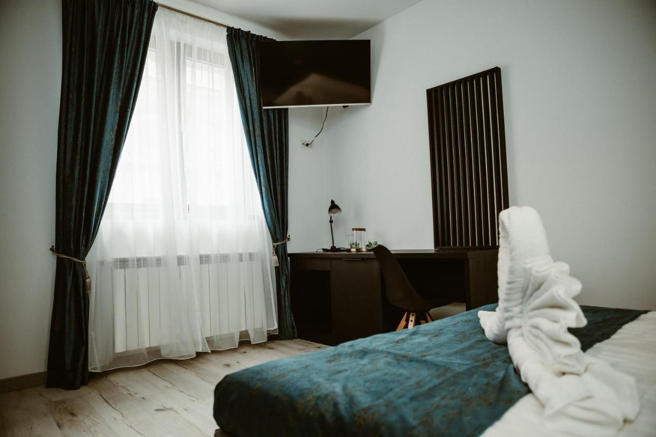 Arini White House Apartment Sibiu Bagian luar foto