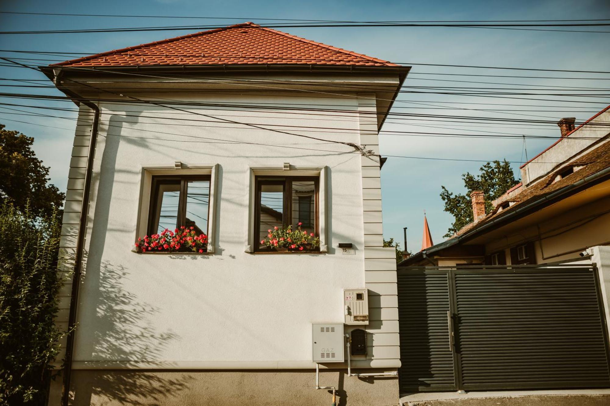 Arini White House Apartment Sibiu Bagian luar foto