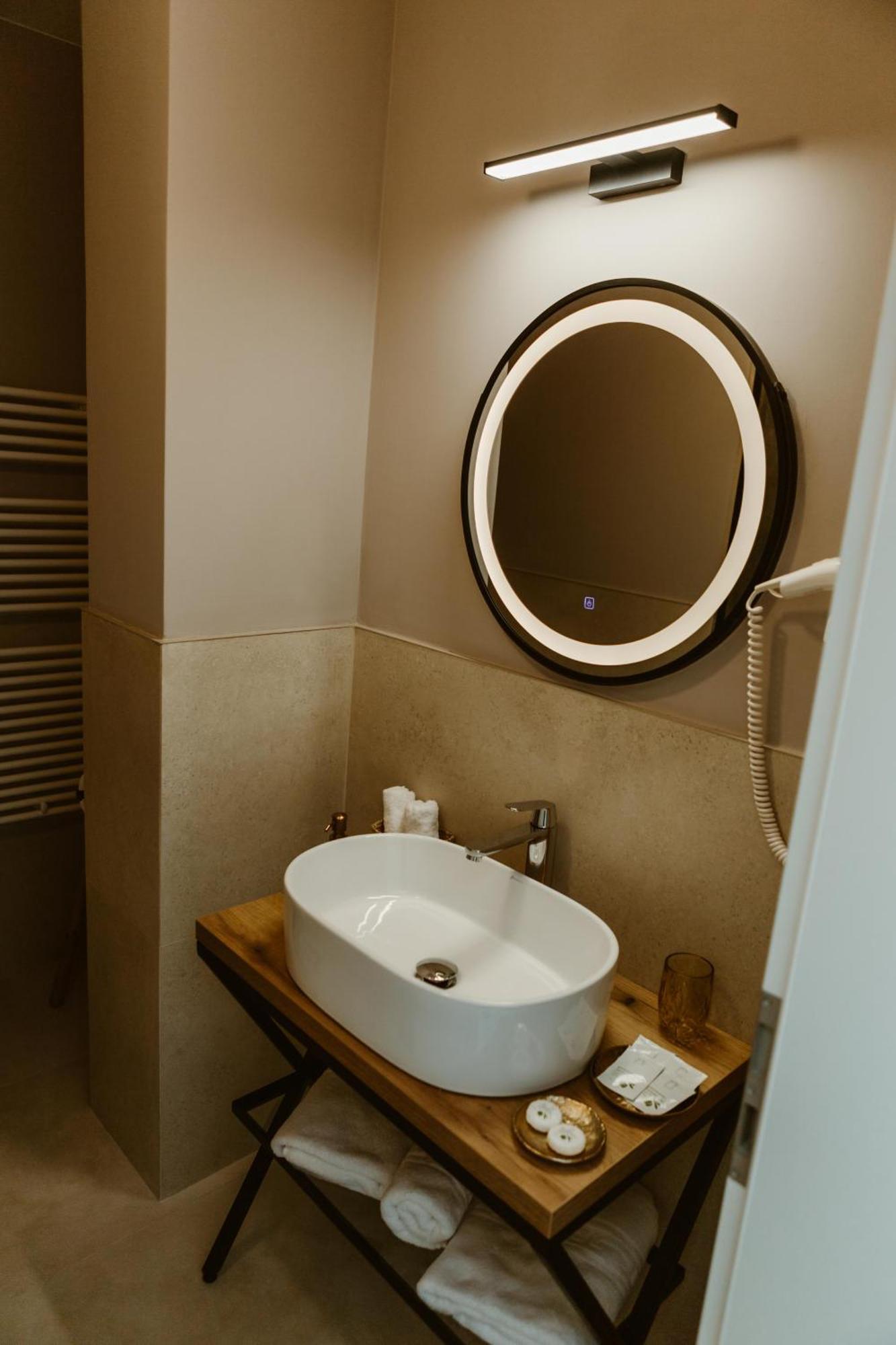 Arini White House Apartment Sibiu Bagian luar foto